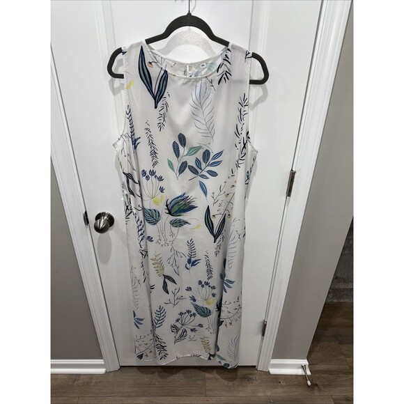 Sleeveless Women’s Maxi Dress White With Floral Pattern Size XXL With Pockets - Picture 1 of 4